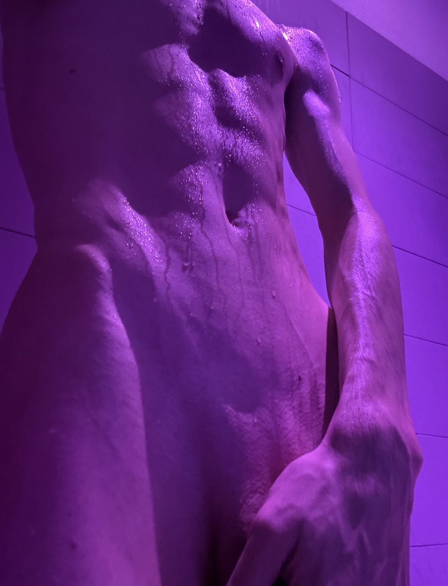 Freshly shaved and showered deerfox 😇