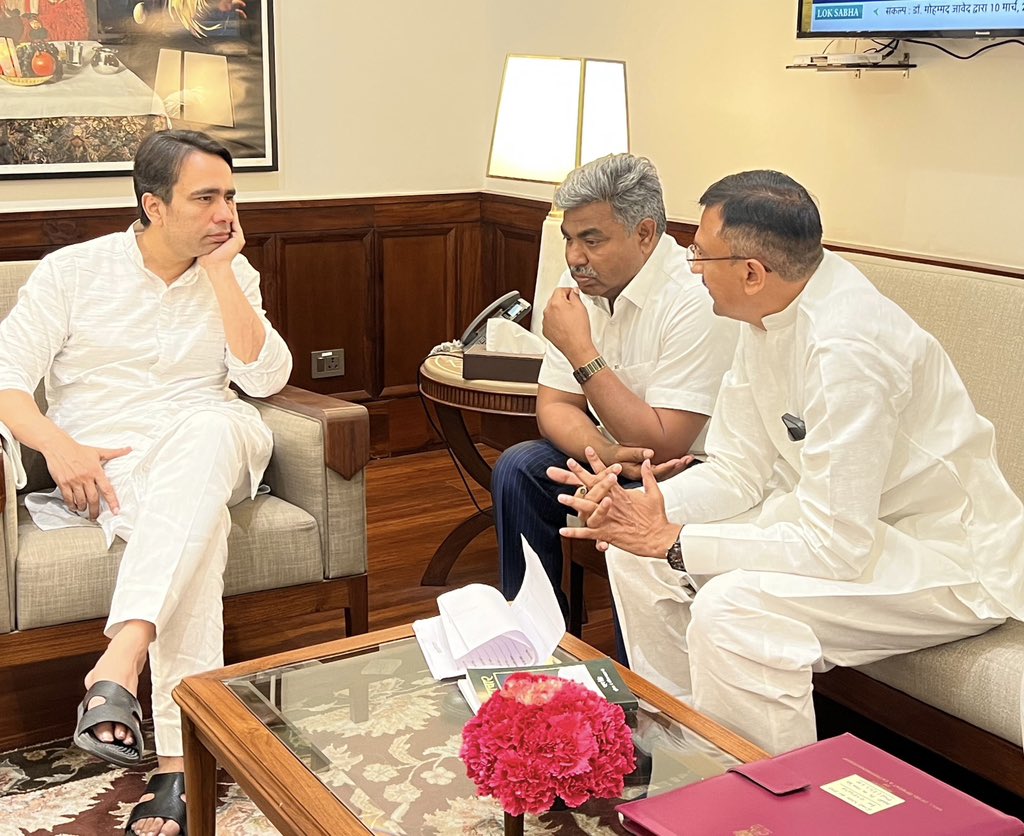 warisrao_a's tweet photo. #नई_दिल्ली #parliament #RLD 
आज अपने नेता, केंद्रीय मंत्री भारत सरकार, चौधरी जयंत सिंह जी से संसद भवन मे शिष्टाचार भेंट की। 
@RLDparty @jayantrld @Office_ChJayant https://t.co/QYHXCJFPoY