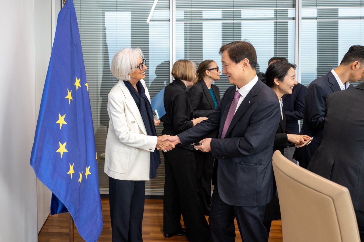 Christine Lagarde tweet media