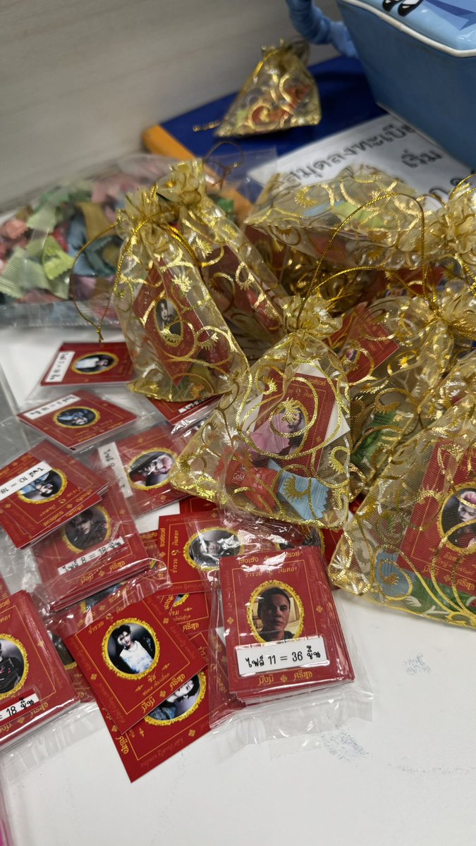 giveaway for dice year two fancon !
♡ date : 21 march 2026
♡ location : thunderdome
♡ time : tba
(มีซองผ่าป่าด้วยล่ะๆๆๆ)
ปล.ถ้าถุงทองหมดรับเป็นกระดาษมงคลแทนนะคั้บ 
dm for exchange ~ 💭

#แจกครับมารับDICE
#DICE_YEAR2FANCON