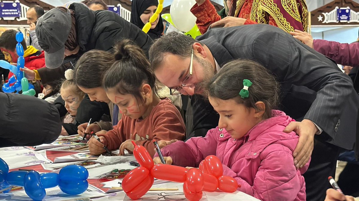 📍 TOKAT

Ülkü Ocakları olarak hazırladığımız “Karagöz’ün Türküsü” Kukla Tiyatrosu ve Karagöz Etkinlik Atölyesi, Ülkü Ocakları Tokat İl Başkanlığımızda çocuklarımızla buluştu. 🎭

Evlatlarımızın hem eğlenip hem öğrenerek geleneksel kültürümüzle tanıştığı bu anlamlı etkinlikte,