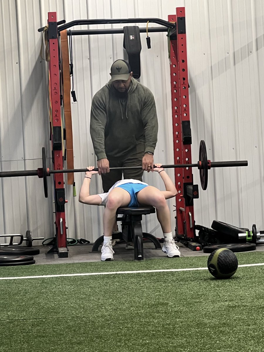 BellaKaye2030's tweet photo. Hitting session with @lanegay3  and weekly session with @BmoElite61041. 10 days until the first tournament!  💪🥎💪🥎

@TexasSoftball @Vol_Softball @LibertySB @CoastalSoftball @CoachDot_LU @ https://t.co/4xvJ0CD84k