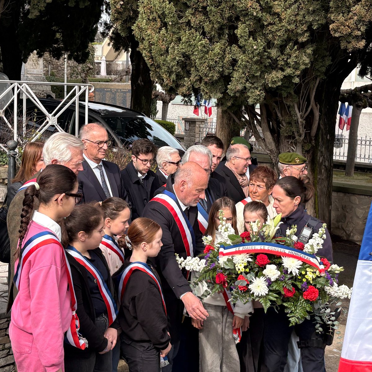 CastelnauleLez's tweet photo. 🇫🇷 Ce matin, au cimetière de la Crouzette, a eu lieu la journée nationale d'hommage aux #victimes du #terrorisme.

Depuis le #11mars 2020, le conseil municipal commémore la mémoire des victimes &amp; réaffirme son soutien aux familles🙏

#11mars #11mars2026 https://t.co/BW6XM2m94h