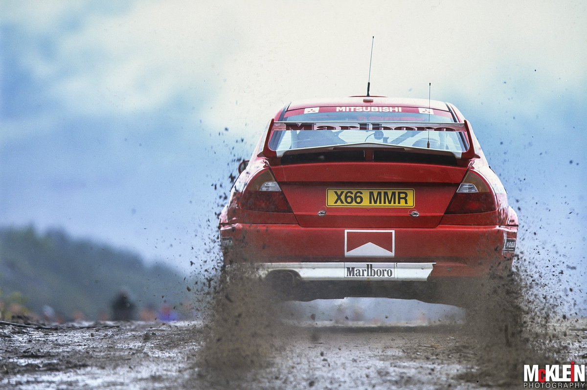 2001 Live tweet media