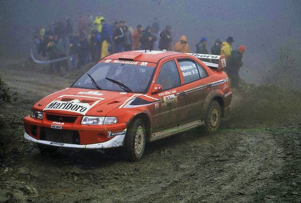 2001 Live tweet media