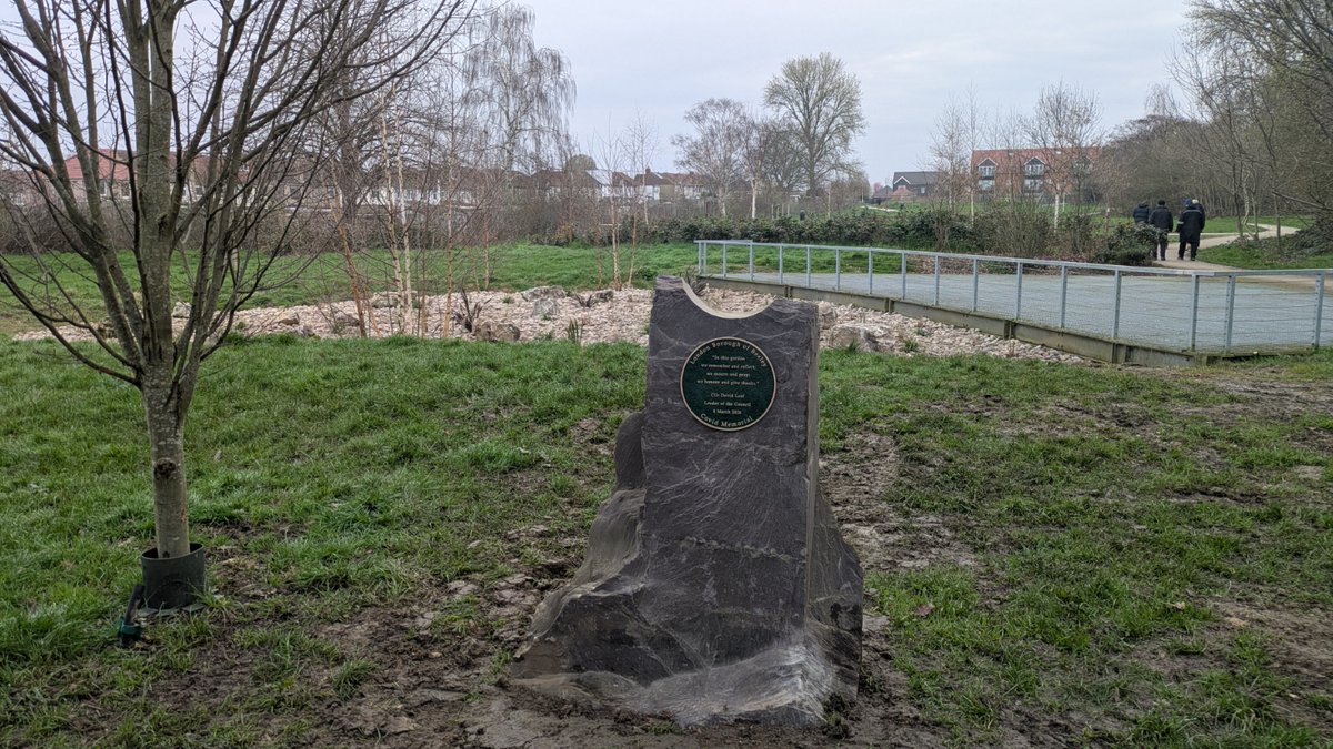 Old Farm Park COVID Memorial. My local park gets a memorial dedicated to the 720 people that died in the borough during the pandemic.
containsmoderateperil.com/blog/2026/3/11… #socialcommentary
