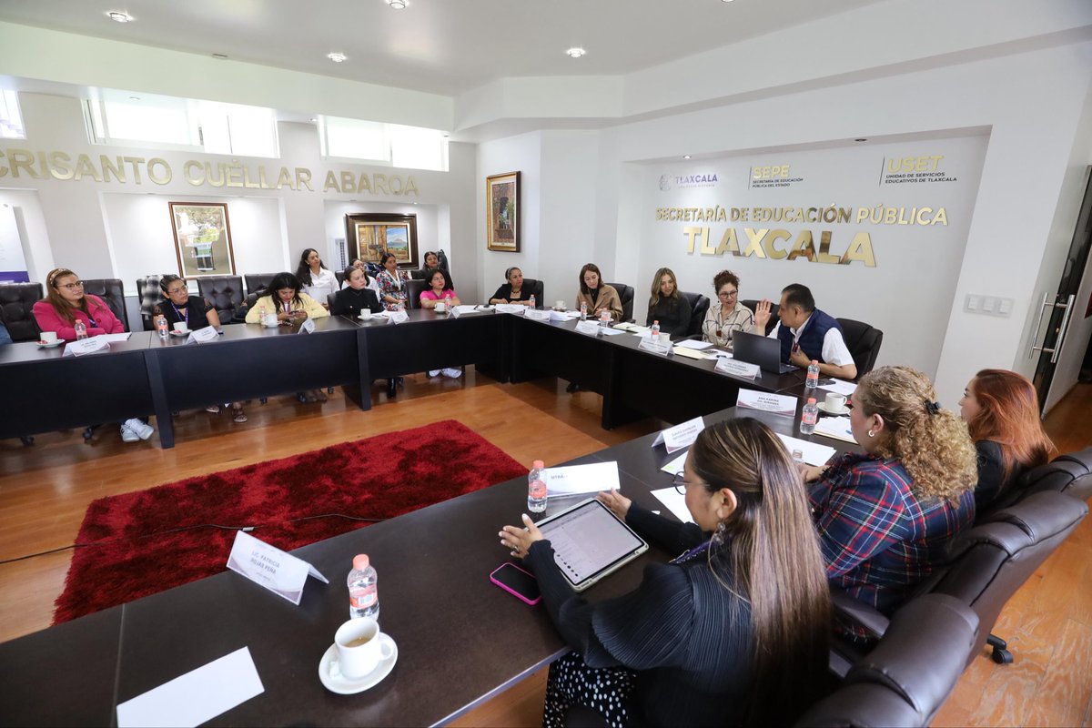 septlaxcala's tweet photo. Autoridades educativas presentaron el programa “Entornos Escolares” a la Fundación Coppel, estrategia orientada a fortalecer ambientes escolares seguros, incluyentes y favorables para el aprendizaje. Más información 👇🏼

https://t.co/GUekMEpy1k https://t.co/kv2P0BQNtW