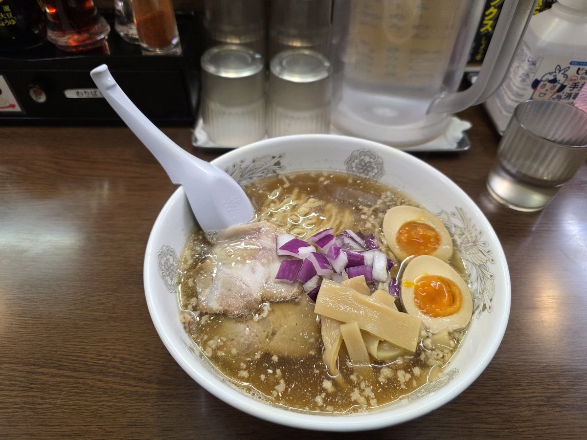 diced_steak's tweet photo. 八戸の旅行ツリーその2。みろく横町。10人弱入る屋台の団地のような感じ。雰囲気よくて一杯やりたかったけど、明日も早朝から運転するのでラーメンで昨日の〆。 https://t.co/U3msH5tGYO