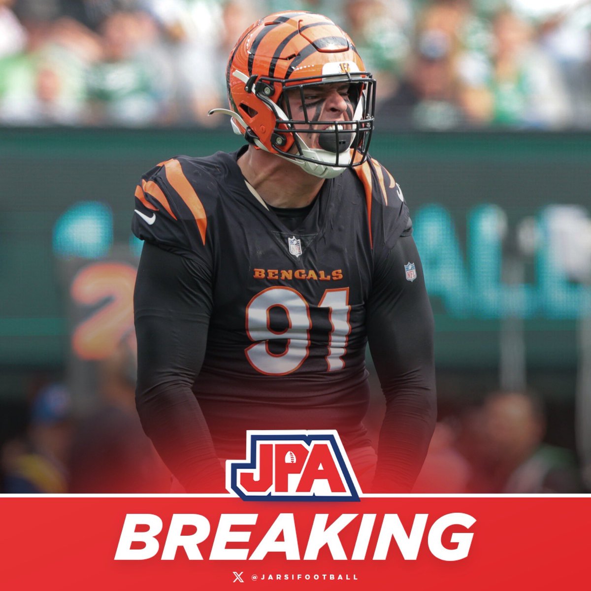 jasrifootball's tweet photo. 𝗕𝗥𝗘𝗔𝗞𝗜𝗡𝗚: The Ravens are signing free agent pass rusher Trey Hendrickson to a deal , per 

A very quick pivot for Baltimore after backing out of the Crosby trade. https://t.co/D2GluPraSG