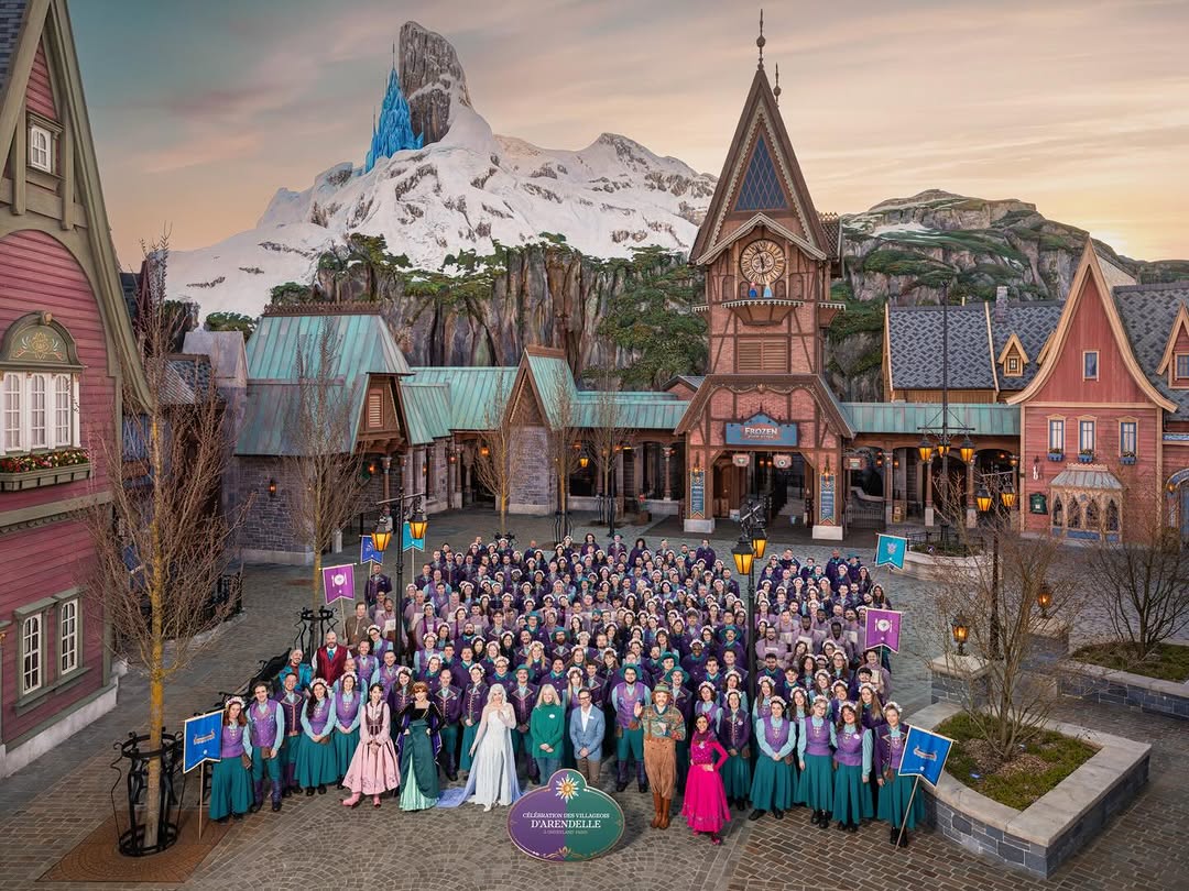 MickeyMagical62's tweet photo. J'aurai tellement voulu être là pour l'avant première de Frozen 
#reinedesneiges #frozen #disney https://t.co/ILLikphWAL