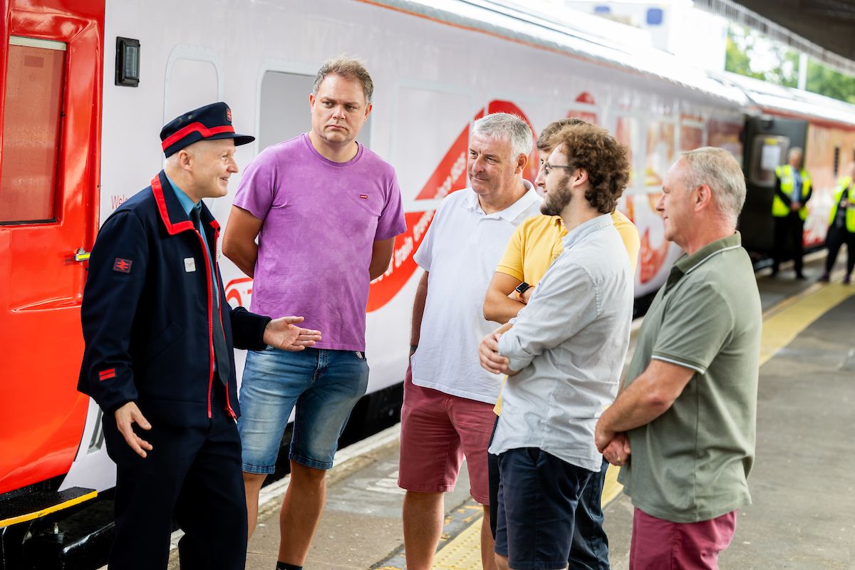 railway200 tweet media