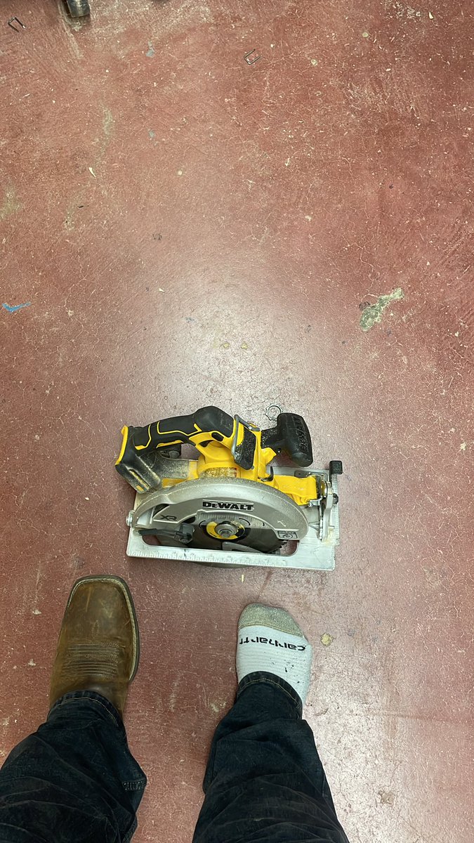 JSCOTTYFEET's tweet photo. JUST A HARD WORKING BOY WAITING FOR A GOONER TO PAY ME!

MY FEET ARE SO SORE

#goon #gooner #footfetısh #foot #feet #feetfetısh #feetworshi̇p https://t.co/kSLsuMfFlA
