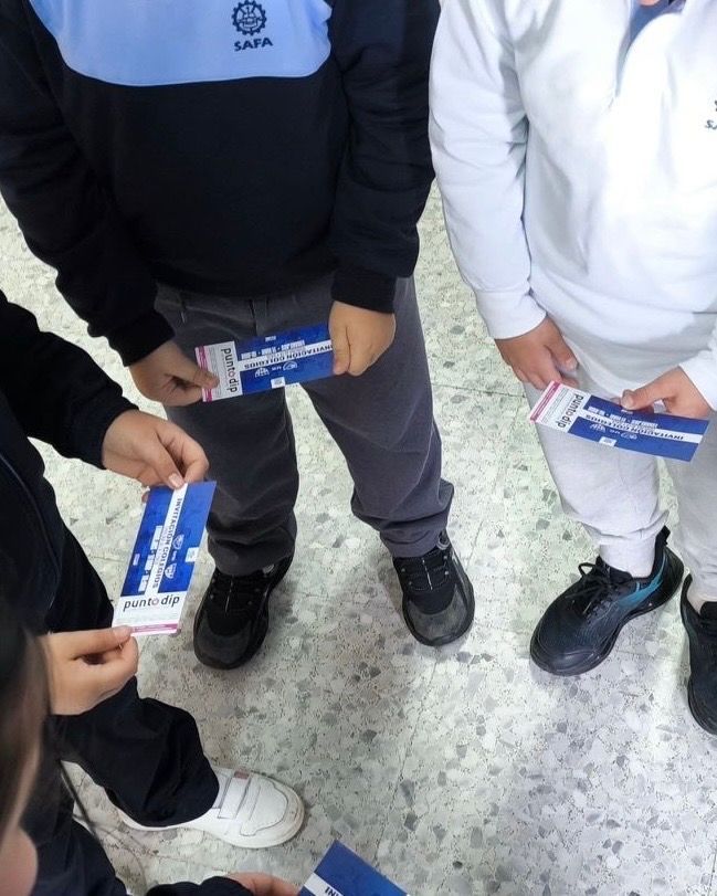 Linares_Dptvo's tweet photo. Hoy tendremos unos invitados muy especiales en la grada de Linarejos! 🙌

📚 El #LinaresDeportivo ha invitado a los 𝐧𝐢𝐧̃𝐨𝐬 𝐝𝐞 𝐩𝐫𝐢𝐦𝐚𝐫𝐢𝐚 de todos los colegios de la ciudad al #LinaresLaUnión de esta tarde.

¡Con vuestra fuerza pelearemos por la victoria de hoy! 🫡🔵

🎟️ Las taquillas del Estadio estarán abiertas desde las 15:30h.

#EsLoQueEres 💙