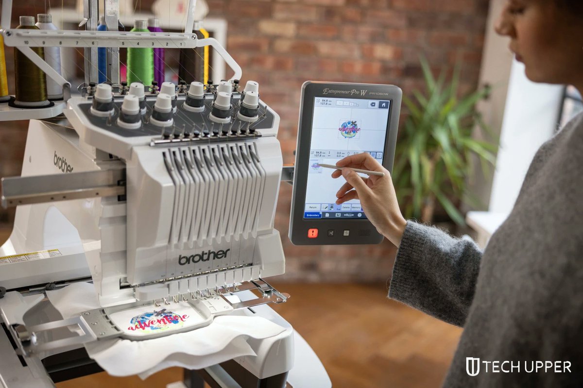 jokermaster619's tweet image. เปิดตัวนวัตกรรมล่าสุด Brother PR1060W จักรปักคอมพิวเตอร์หัวเดียวแบบ 10 เข็มอัตโนมัติ ออกแบบมาเพื่อผู้ประกอบการและดีไซเนอร์รุ่นใหม่ ราคา 399,000 บาท
.
techupper.com/2026/03/11/bro…
.
เปลี่ยนแรงบันดาลใจให้กลายเป็นโอกาสทางธุรกิจที่ยั่งยืน
.
#Brother #BrotherPR1060W #EmbroideryMachine