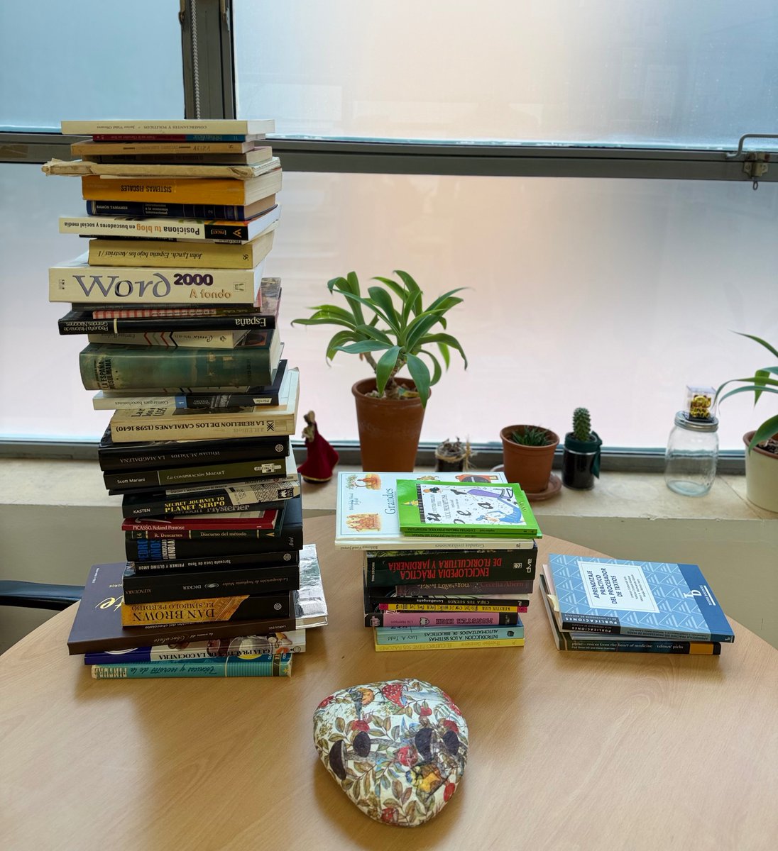 buval_consorci's tweet photo. Les biblioteques de Buval commemoren el 8 de març amb una agenda diversa i amb les seues col·leccions especials. Més informació: https://t.co/2IOOKVZHdb #8M #buval https://t.co/xzxo5lDnoF