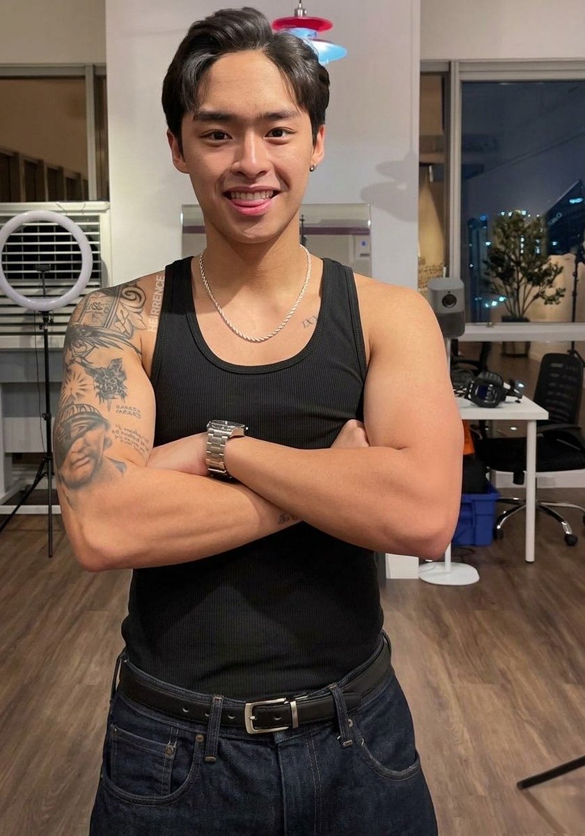 heirrence's tweet photo. hottie mo talaga Miguel 🥵 https://t.co/9ZCCrWSIV6