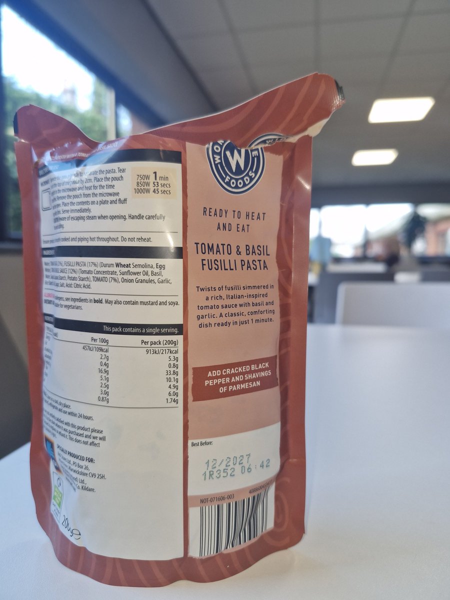 Lowrilooo's tweet photo. Got to love opening up your lunch to find a very large lump of mould 😭😭😭
@AldiUK sort it out https://t.co/PDsM3U2RnN
