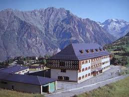 IGE_ET's tweet image. El Refugio Militar de Cerler #Huesca toma el nombre de teniente de artillería Álvaro Fernández González.
El Teniente Fernández fue una de las nueve víctimas que el 11 de marzo de 1991 fallecieron en la avalancha de la Tuca de Paderna. 
Todos siguen en nuestro recuerdo.  #IGE