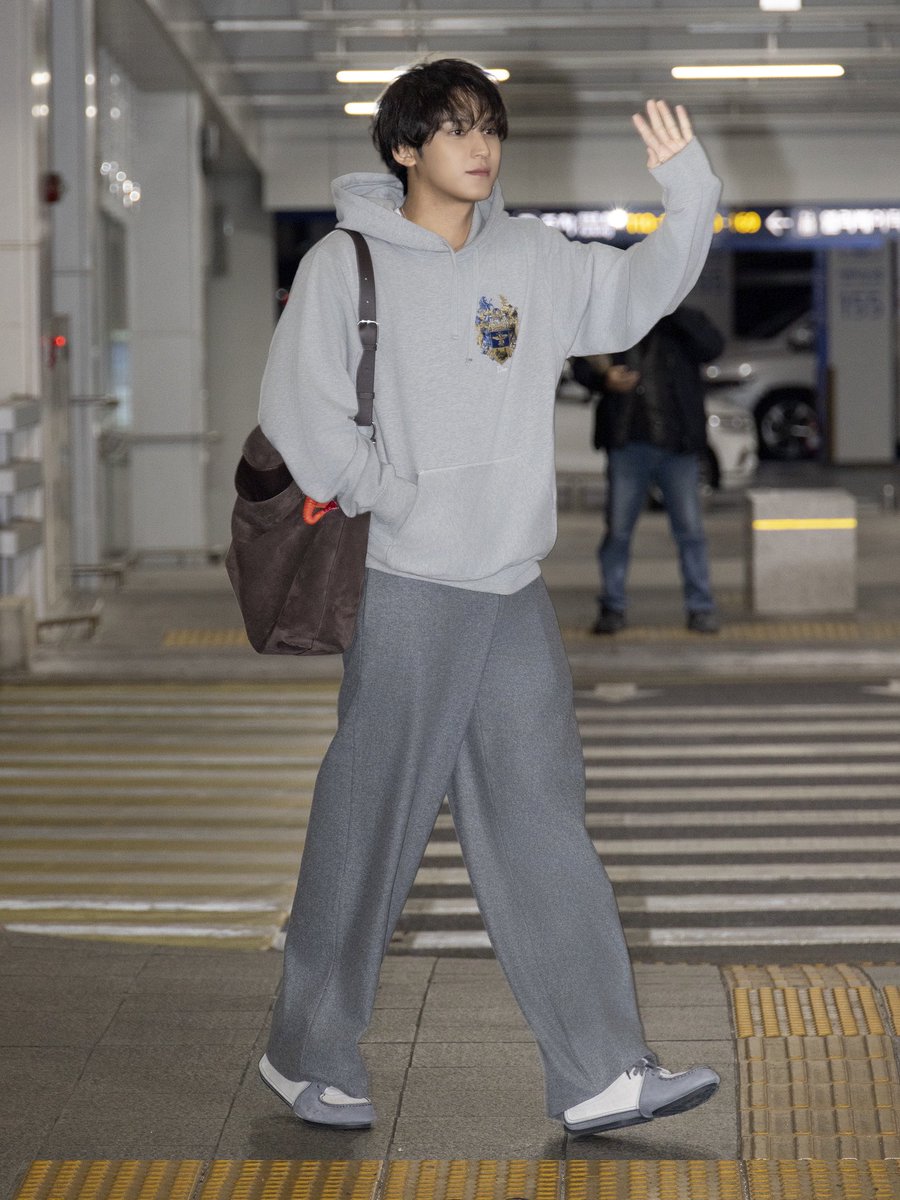 WWDThailand's tweet photo. ‘Mingyu’ บินลัดฟ้ามุ่งหน้าสู่กรุงเทพมหานครเตรียมเข้าร่วมงานเฉลิมฉลองเปิดตัวคอลเลกชั่น Spring/Summer 2026 ของ Dior ซึ่งจะจัดขึ้นที่ Dior Gold House ในวันที่ 12 มีนาคม เวลา 17:00 น. ตามเวลาประเทศไทย

#WWDThailand
#Dior
#DiorGoldHouse 
#Mingyu https://t.co/119pDE2U77