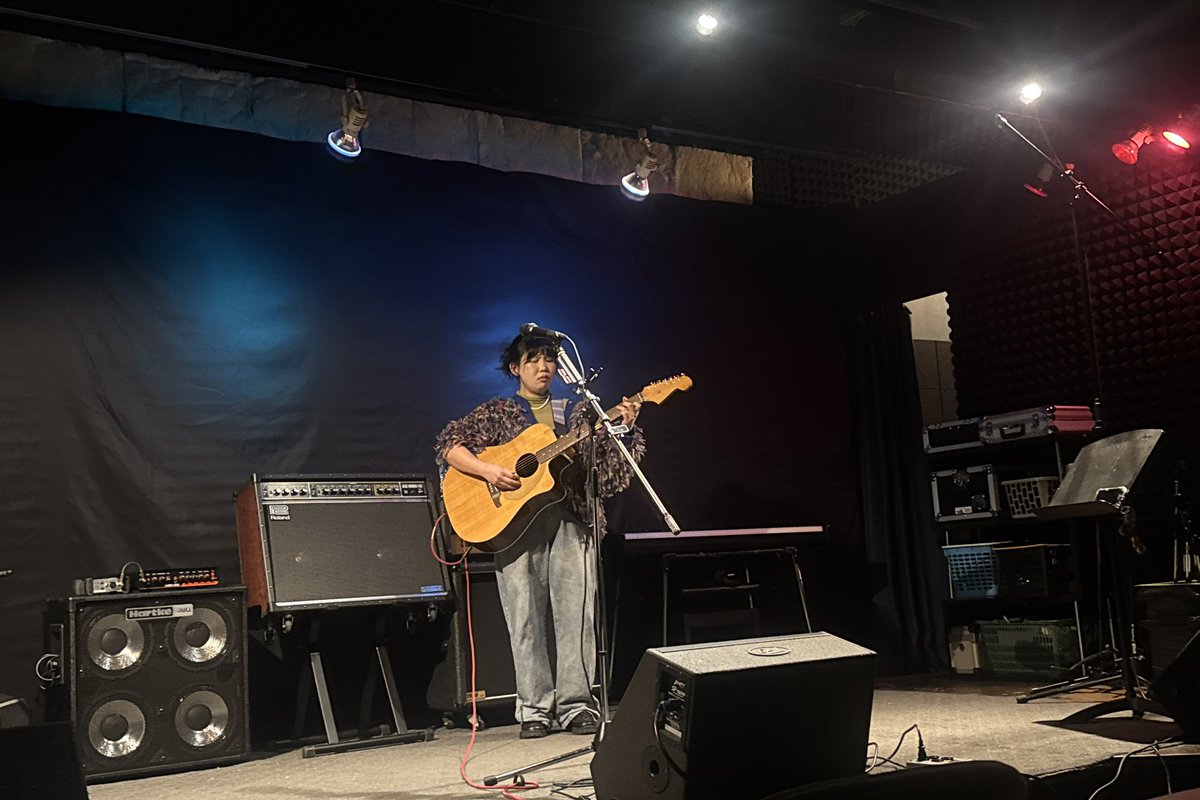 今夜は8年ぶりの八王子papaBeatで綴璃ななさんライブでした！！有給を2時間使って来た甲斐がありました。綴璃なな最高❗️楽しかった！慌ただしく退散し、これから朝まで仕事〜。良いライブを観たのでがんばります！
