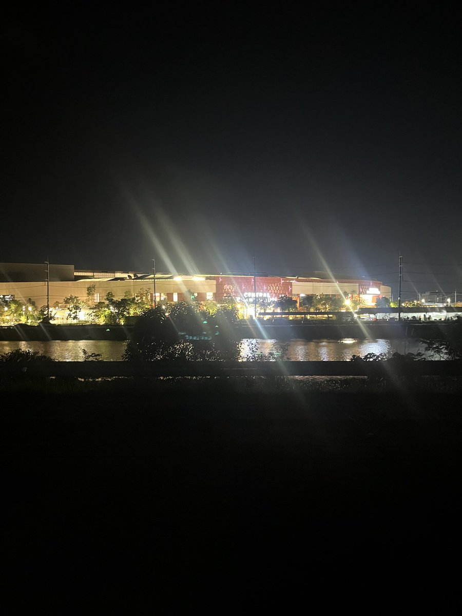 ลูกหยี• 100 ทวิต tweet media