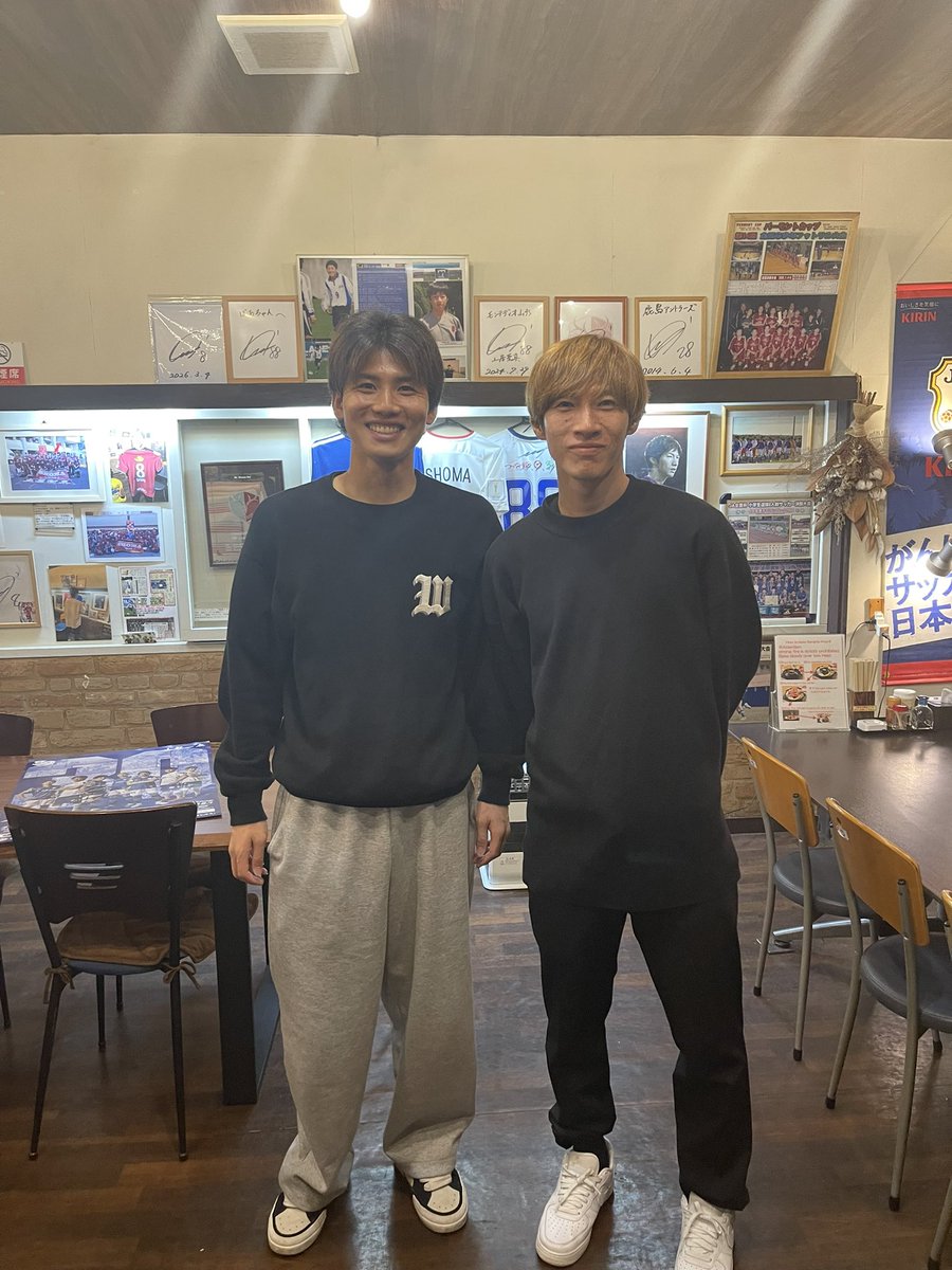 niji_lemon_'s tweet photo. 時間差投稿⏳
甥っ子君と中村亮太郎選手がご来店！
♨️蔵王の温泉とジンギスカンを堪能していただきました✨ありがとうございます♡
うちのボス…"やっと会えました！"と心の声が漏れてしまいました(笑)
#土居聖真⑧#中村亮太郎選手⑦#モンテディオ山形
#ジンギスカン🐏#蔵王のいえ https://t.co/EbkVcqhqDu
