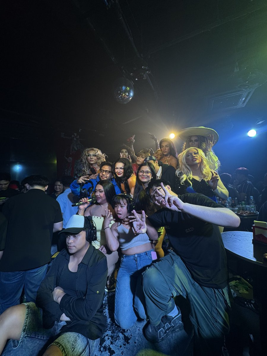 Lycheemariee's tweet photo. Because of Ari's advocacy, hindi nalang ph Ru-girls ang sinusupport and pinupuntahan kong shows ngayon. Behind local drag bars in the Philippines, there are countless of stunning and incredibly talented drag queens. Maliit man o malaking crowd, they never fail to bring audiences unforgettable entertainment 🧡

SUPPORT LOCAL DRAG, PPL!! 🫶✨ ILY, QUEENS 🥹🫶

#7thVPChoiceAwards #ArizonaBMoments #ArizonaBForVPCA @vpchoiceawards