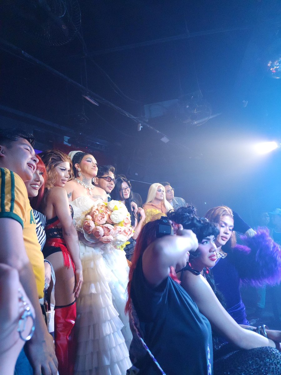 Lycheemariee's tweet photo. Because of Ari's advocacy, hindi nalang ph Ru-girls ang sinusupport and pinupuntahan kong shows ngayon. Behind local drag bars in the Philippines, there are countless of stunning and incredibly talented drag queens. Maliit man o malaking crowd, they never fail to bring audiences unforgettable entertainment 🧡

SUPPORT LOCAL DRAG, PPL!! 🫶✨ ILY, QUEENS 🥹🫶

#7thVPChoiceAwards #ArizonaBMoments #ArizonaBForVPCA @vpchoiceawards