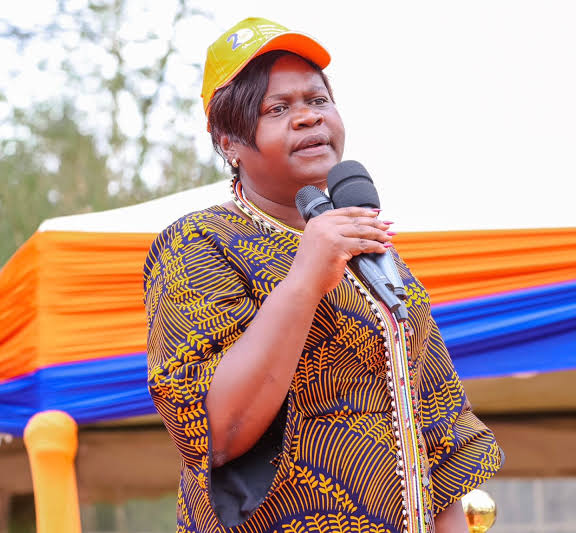 KUcoolkid's tweet photo. Governor Wanga reported progress in fisheries and tourism, supporting local fishermen, eco-tourism, and cultural attractions to boost livelihoods and county revenue. Stateof HomaBay County #UnlockingEndlessPotential https://t.co/ptU84J6uUh