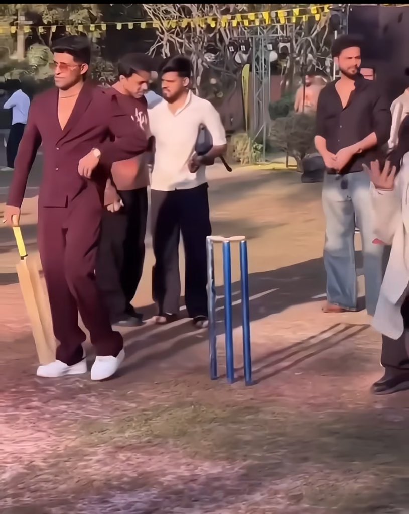 Random Update tweet media