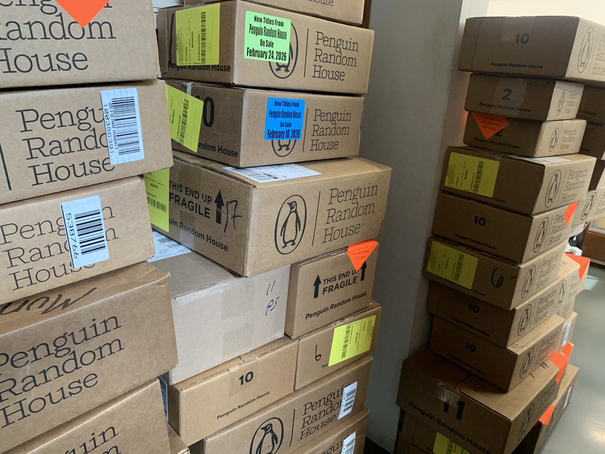 A encomenda de Março chegou à vossa livraria favorita! 😍🥳