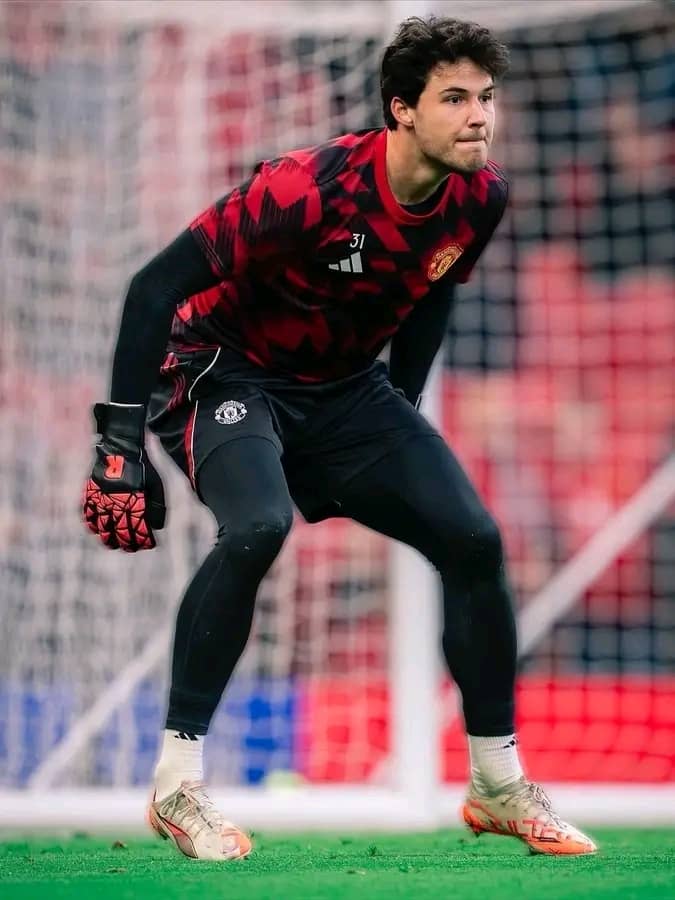 🚨🚨🌕| NEW: Manchester United sources say the decision to sign Senne Lammens over Emi Martinez was straightforward, with several key metrics guiding the choice.

They highlighted that Lammens excels in shot-stopping, is strong at claiming crosses, and rarely makes mistakes. Even