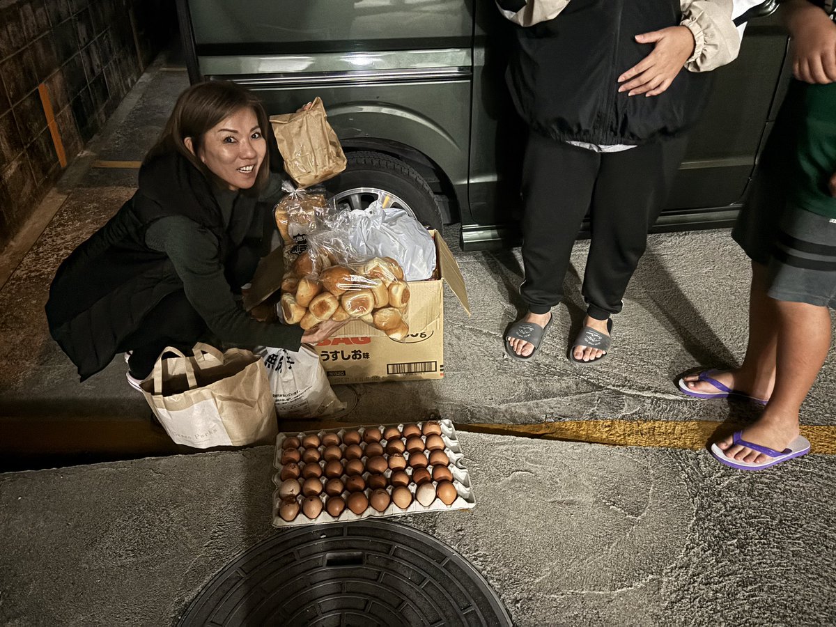 嬉しい報告✨
入居者がついに自動車免許を取得しました🚗
本当に感動😂
こうやって一つ一つ壁を乗り越えていくんですね。
今月は椅子から離れられないほど業務が山積みですが夜は3件の宅食支援🍙
涙ながらに話してくれたお母さんに、昔を思いし…
行って良かった繋がれて良かった。
もう少し頑張ろう👍