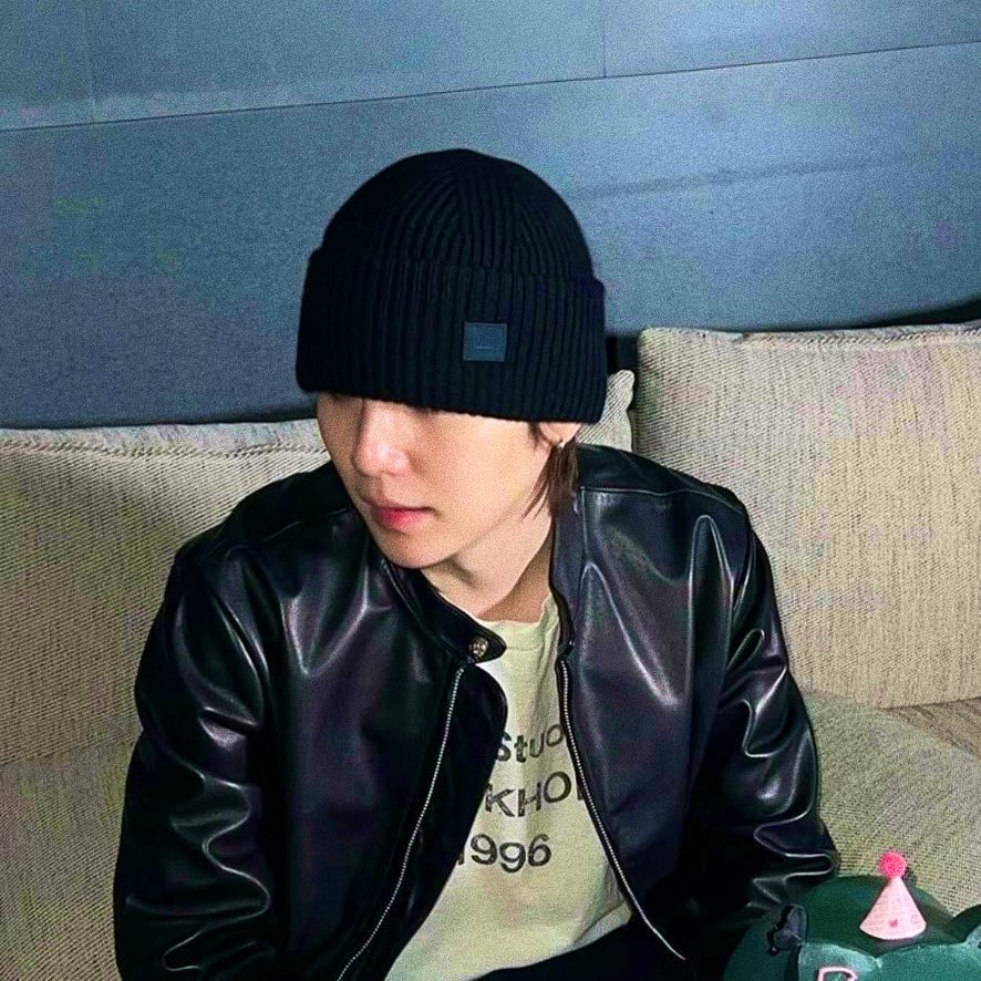 yoonminluv_ot7's tweet photo. sniper                                         wifey https://t.co/X2ee1Di9pF