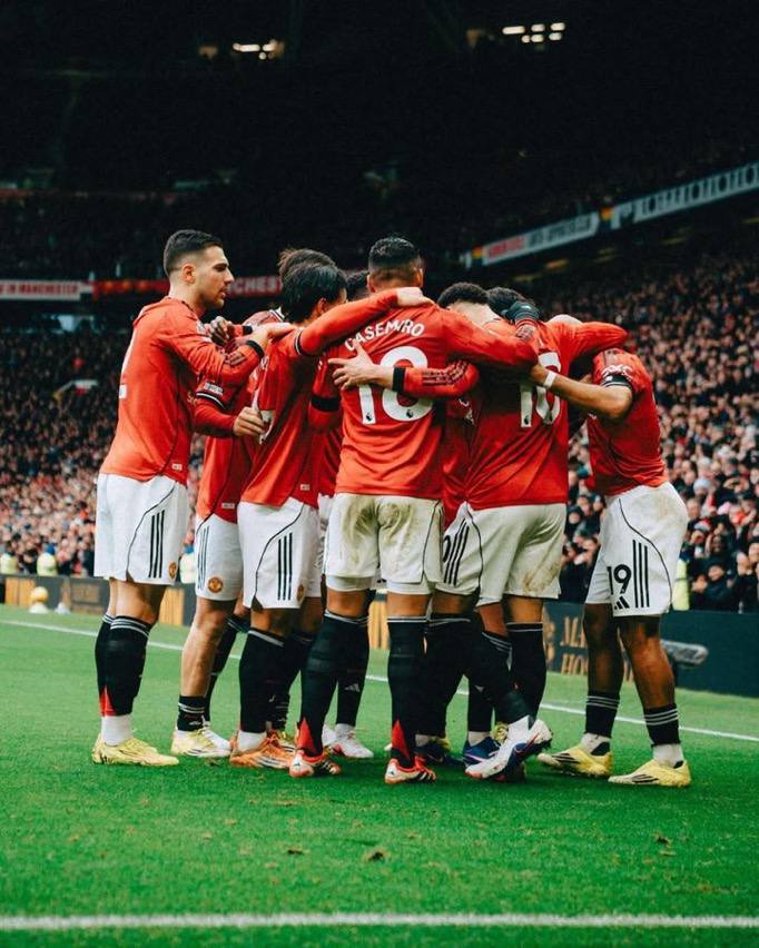 📊 | 𝐌𝐚𝐧𝐜𝐡𝐞𝐬𝐭𝐞𝐫 𝐔𝐧𝐢𝐭𝐞𝐝 have lost just 𝐓𝐖𝐎 Premier League games at 𝐎𝐥𝐝 𝐓𝐫𝐚𝐟𝐟𝐨𝐫𝐝 so far this season:

❌ 0-1 vs 𝐀𝐫𝐬𝐞𝐧𝐚𝐥
❌ 0-1 vs 𝐄𝐯𝐞𝐫𝐭𝐨𝐧

And Got Revenge in away end. 
✅ 3-2 Vs 𝐀𝐫𝐬𝐞𝐧𝐚𝐥
✅ 1-0 Vs 𝐄𝐯𝐞𝐫𝐭𝐨𝐧