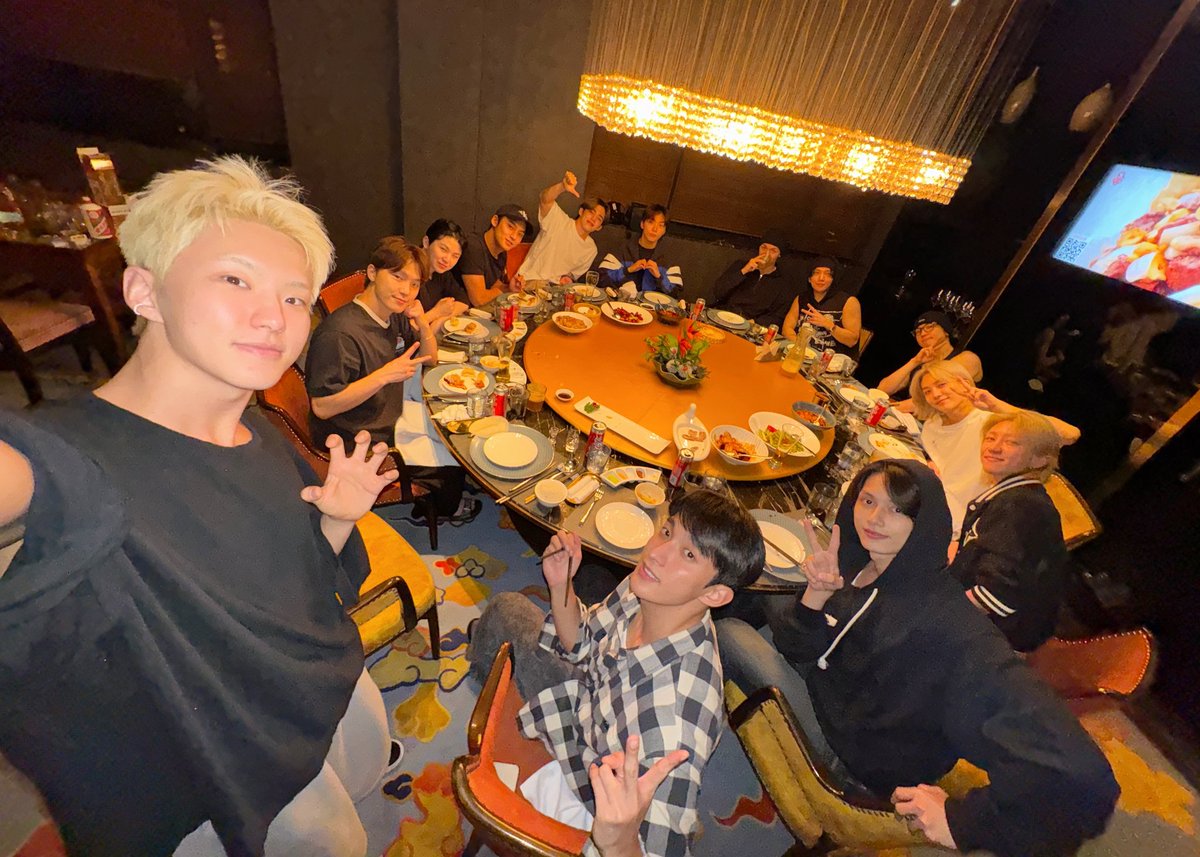 my favorite genre of seventeen’s group pics 🫶🏻