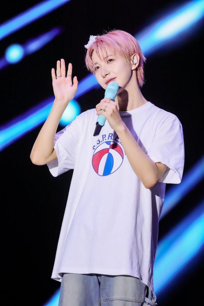 💚🦊 #RENJUN 🦊💚

❝ สวัสดีครับ ผม RENJUN ครับ Bangkok scream! ❞

❝  ขอบคุณทุกคนที่อยู่กับพวกเราแม้ว่าฝนจะตกหนักขนาดนี้นะครับ ขอบคุณทุกคนที่รักพวกเรามาก ๆ ชอบพวกเรามาก ๆ ขนาดนี้นะครับ กลับบ้านก็อย่าลืมทานยา หรือดื่มน้ำอุ่นนะครับ ❞

❝ ตอนที่พวกเราเดินไปหาทุกคนใกล้ ๆ