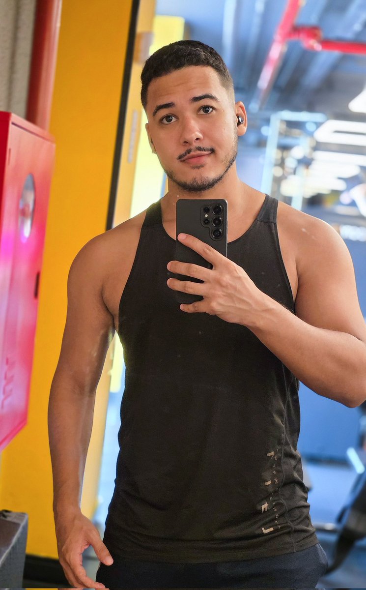 OliverMath95's tweet photo. 😝💪🏽 https://t.co/aaOPUjJGXC