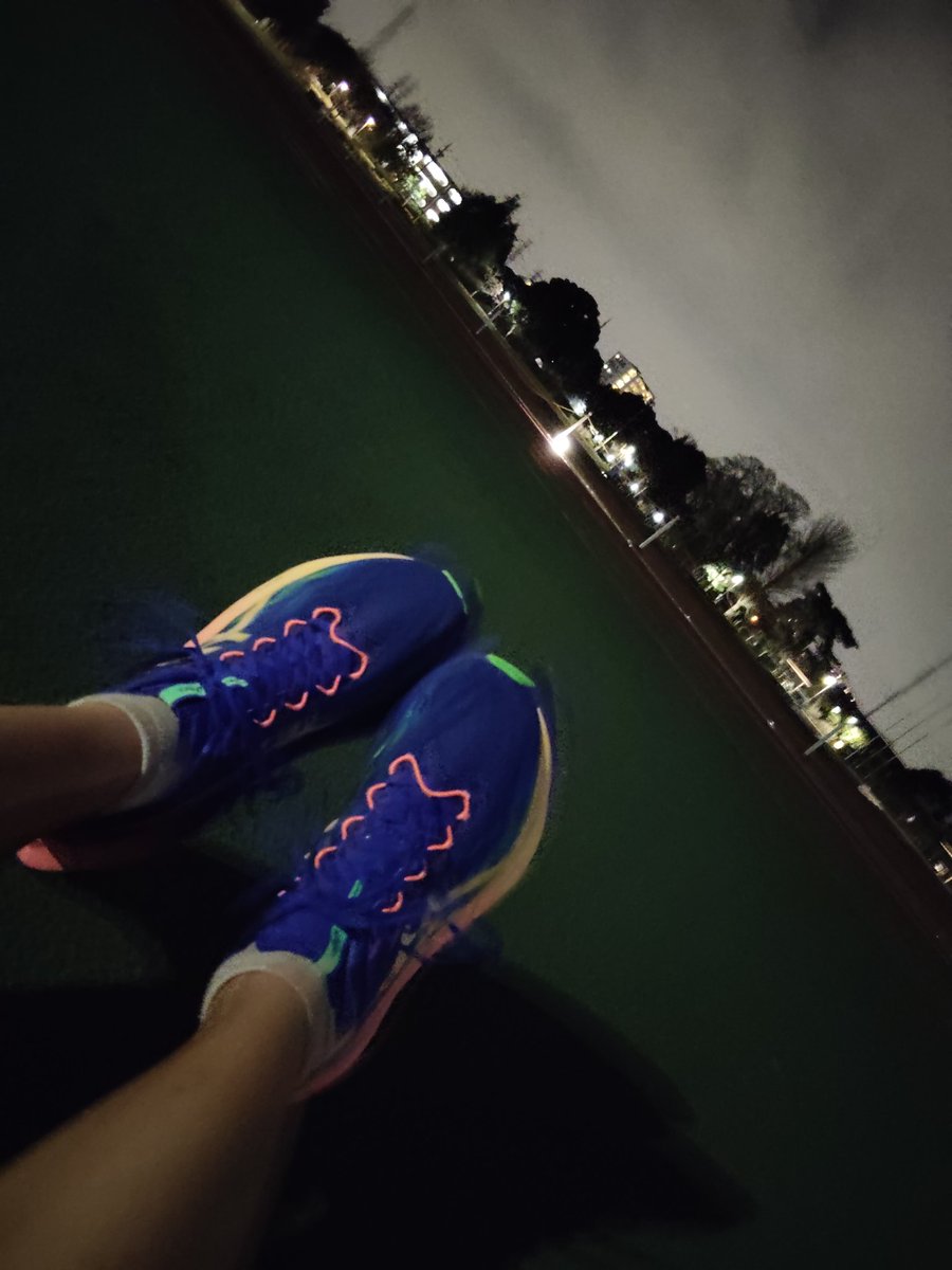 UuCcNn_'s tweet photo. 3/11　和田堀競技場
3kjog

1600m×3(R400jog)
設定6'00(3'45"/km)
5'59-5'59-5'43

2kjog

2本はストリークフライ、ラストはスーパーブラスト！
同じ頑張り度でこの違い！
スーパーブラストはスーパーでした。
語彙力ゼロ。 https://t.co/foJbn83QMs