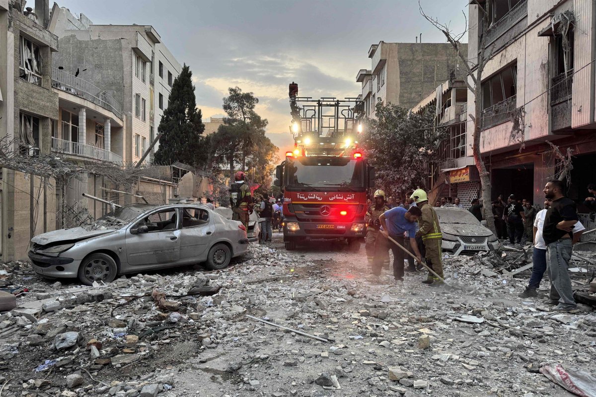 rtchplus's tweet photo. La situation au moyen orient.
l'offensive s'intensifie: L'iran a mené ses frappes les plus violentes ces derniers jours avec des missiles balistiques visant Tel aviv et Haifa. De son côté, israel confirme que la guerre durera sans limite de temps jusqu'à atteindre ses objectifs. https://t.co/SdTzkMXpZg