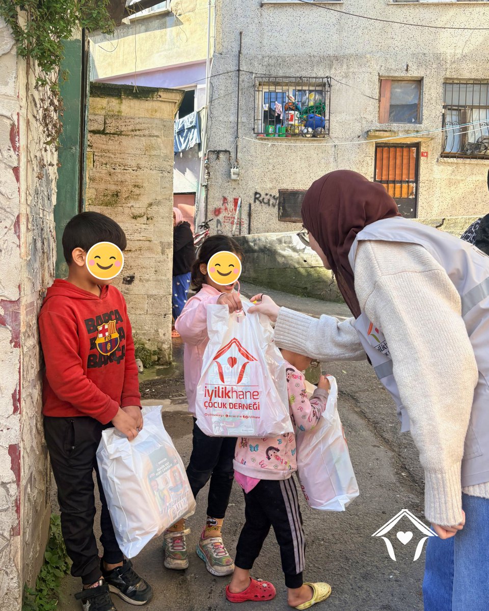 Bağışlarınızla yüzlerce çocuğa bayram harçlığı ve çocuk paketi ulaştırdık.
Ancak hala desteğinizi bekleyen binlerce yetim ve ihtiyaç sahibi çocuk var.
Şimdi bağış yapın; Ramazan’da bir çocuğun daha yüzünde tebessüme vesile olun.
Bayram sevincini birlikte çoğaltalım. ✨