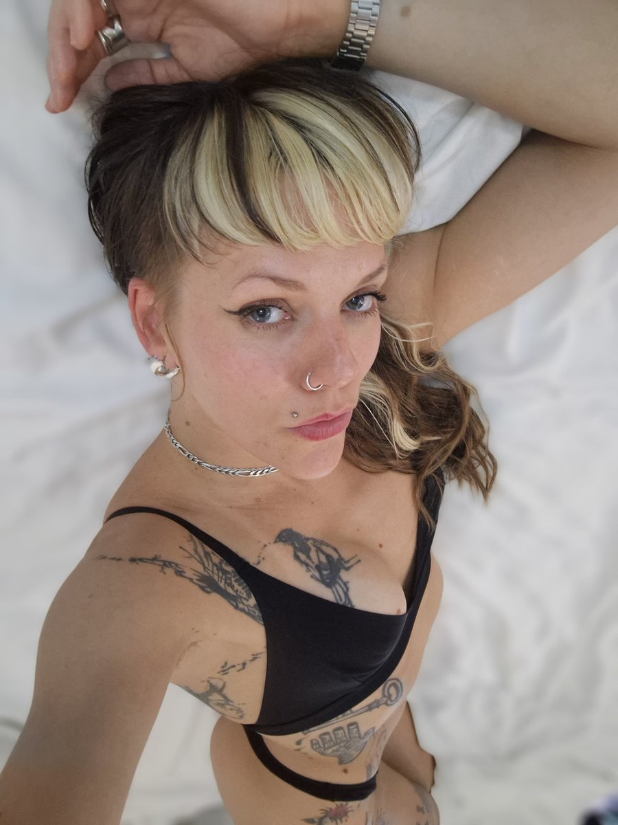 $h33la k1łłer tweet media