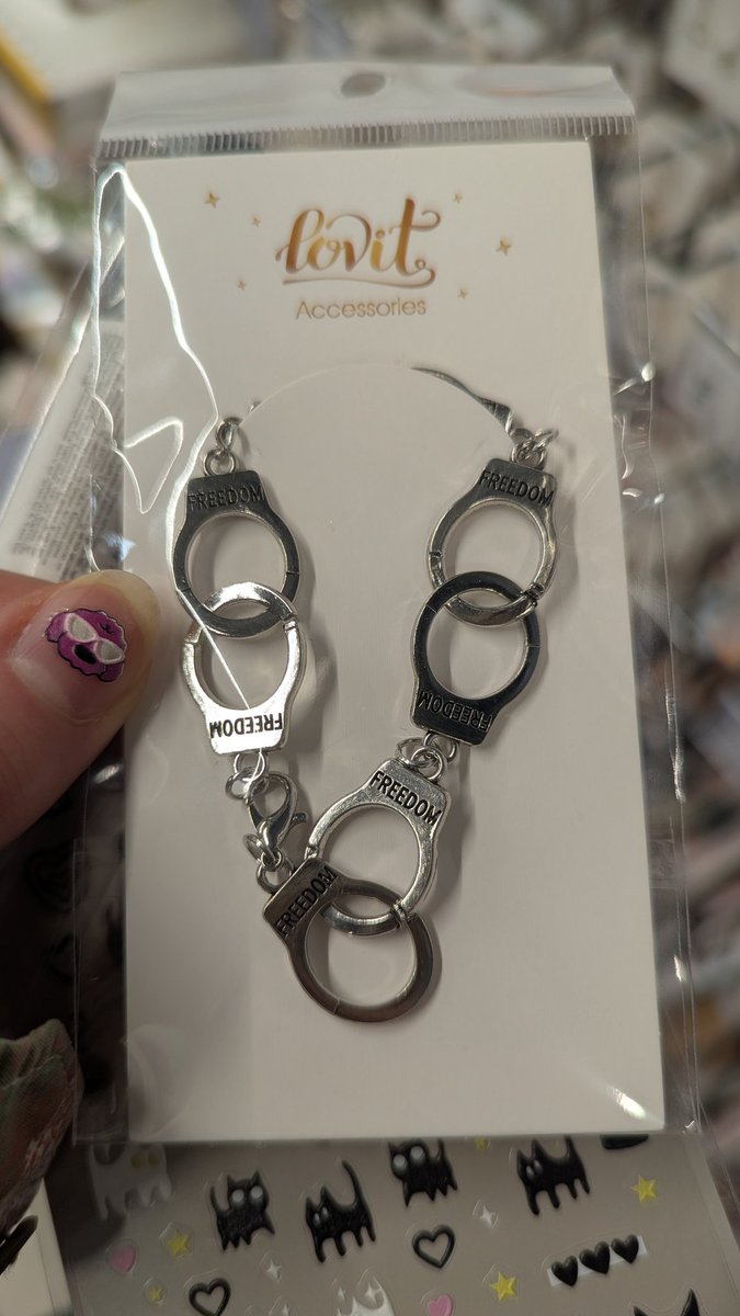 побачила в аврорі ілюстрацію виразу «свобода — це рабство»