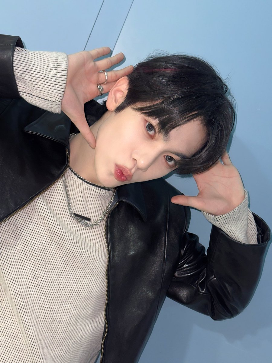 TUNEXX_official's tweet photo. 𝑊𝑒 𝑗𝑢𝑠𝑡 𝑠𝑡𝑎𝑟𝑡𝑒𝑑

#TUNEXX #튜넥스
#Donggyu #동규
#SET_BY_US_ONLY
#내가_살아있다는_증거 https://t.co/MbFcKYRsvG