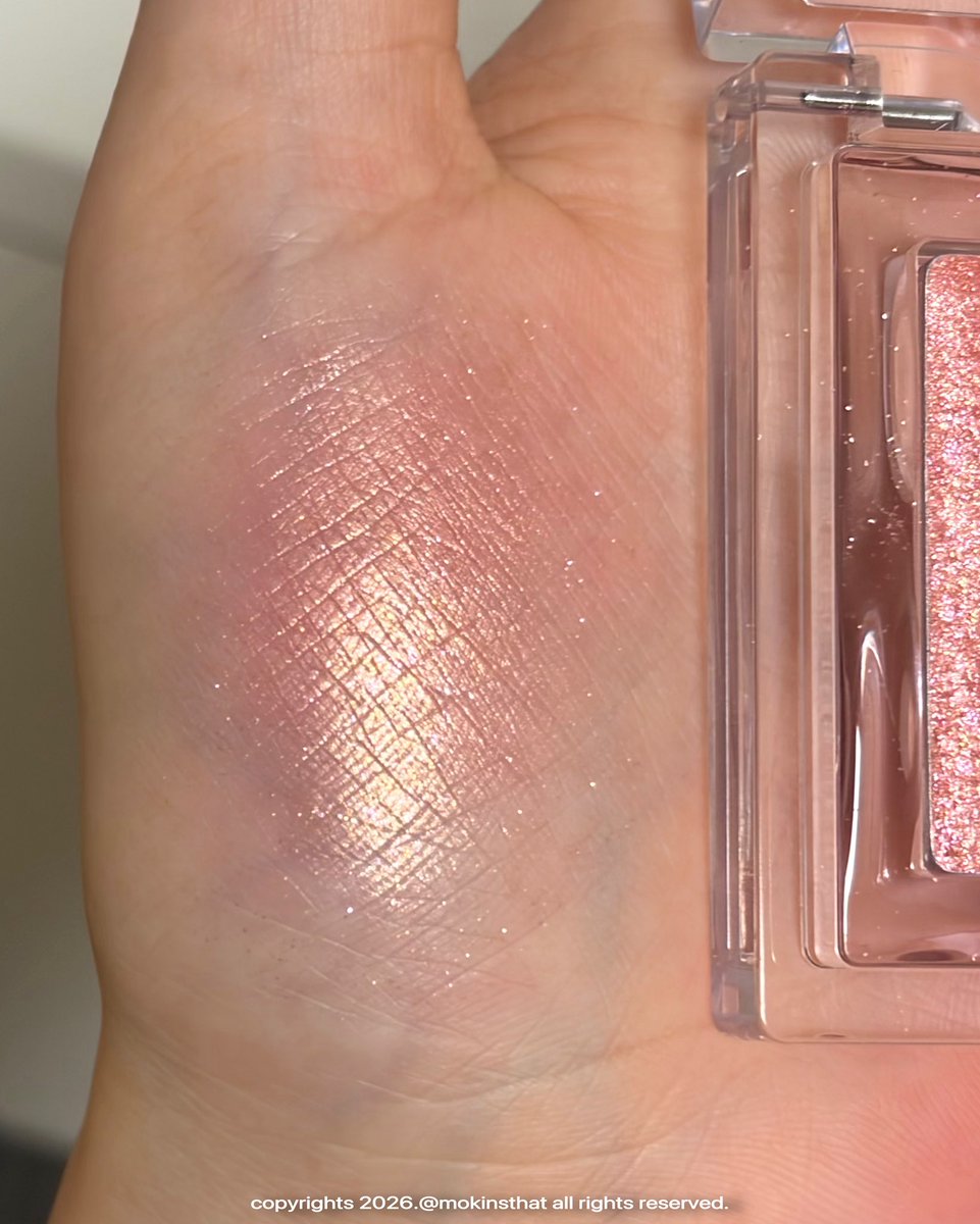 글린트 하이라이터 크롬 베이비가 너무 예쁘다는 사실,,,, 하이라이터보다 애교살에 올리면 울먹거리는 느낌 나면서 진짜 예뻐요!!!!!!!!