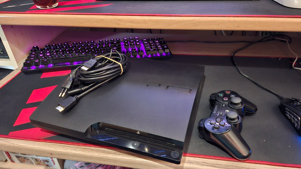 hajek_jaromir's tweet image. 👀📦📯 #retrogaming #playstation #oldcomputers #retropc #goodies #hardware #oldgames