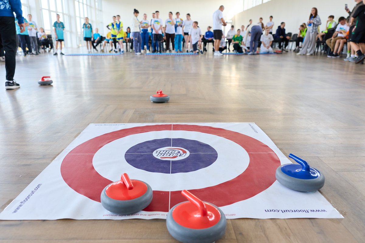 FloorCurl tweet media