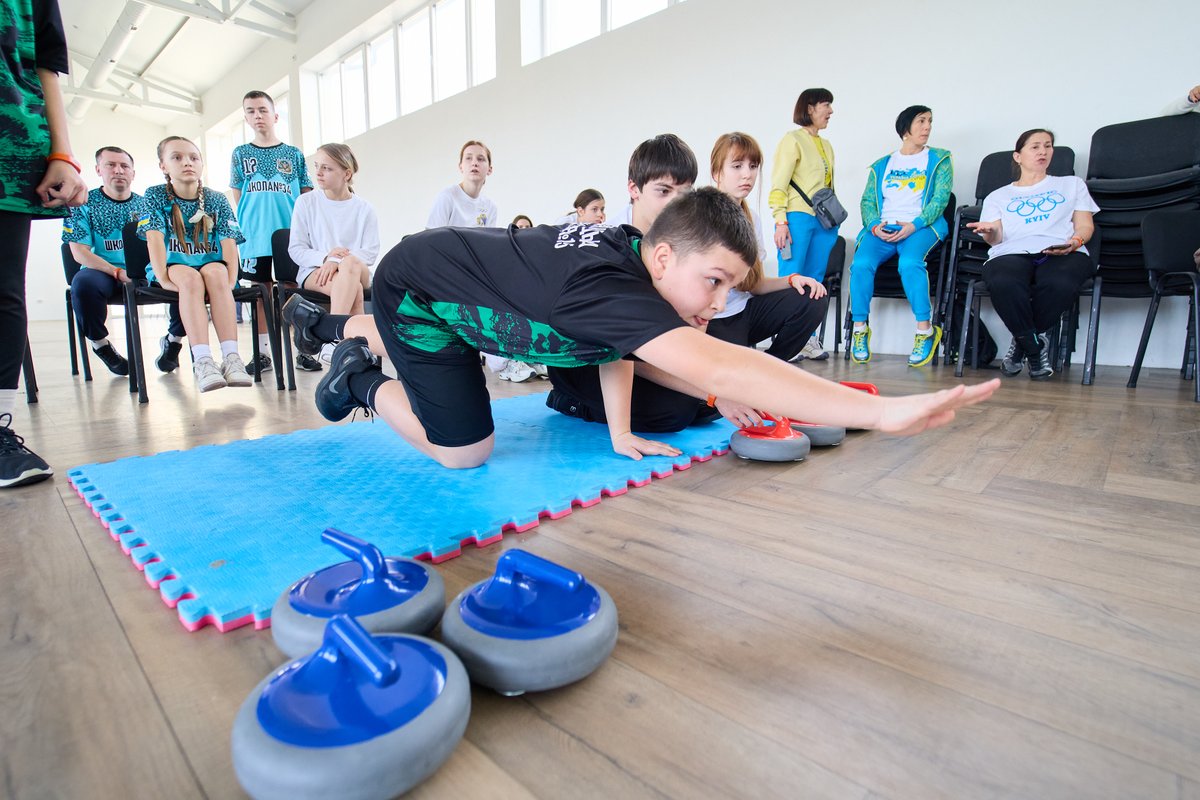 FloorCurl tweet media