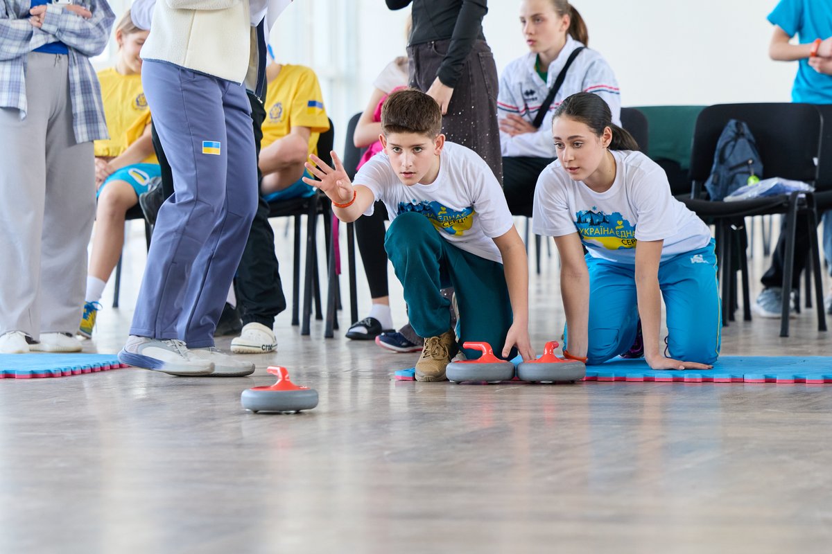 FloorCurl tweet media