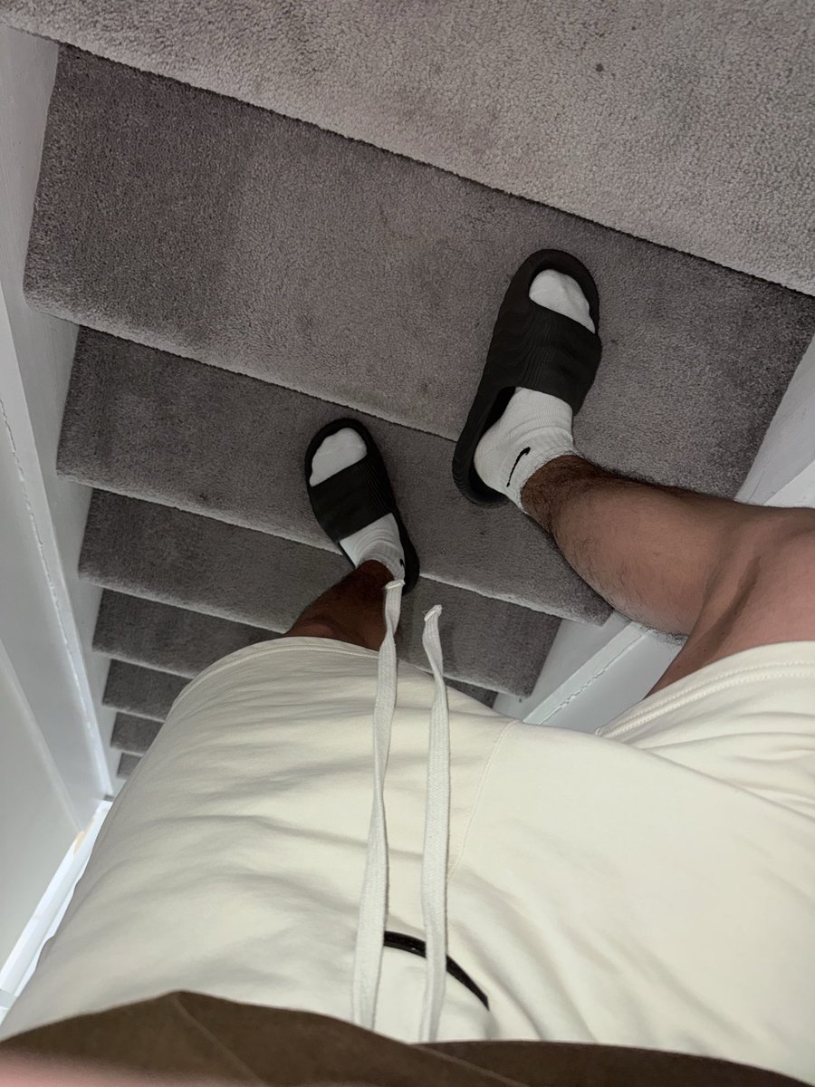 jonasmiller305's tweet photo. Just chilling at home in my flip-flops and socks… comfy but still sexy
#findom #cashmaker #socksguys https://t.co/V48lc1Np8N